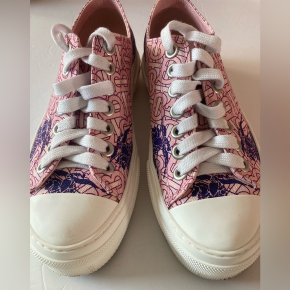 Burberry SZ 7.5 Pink Women's lace up Sneakers Equestrian Knight design - Picture 6 of 16